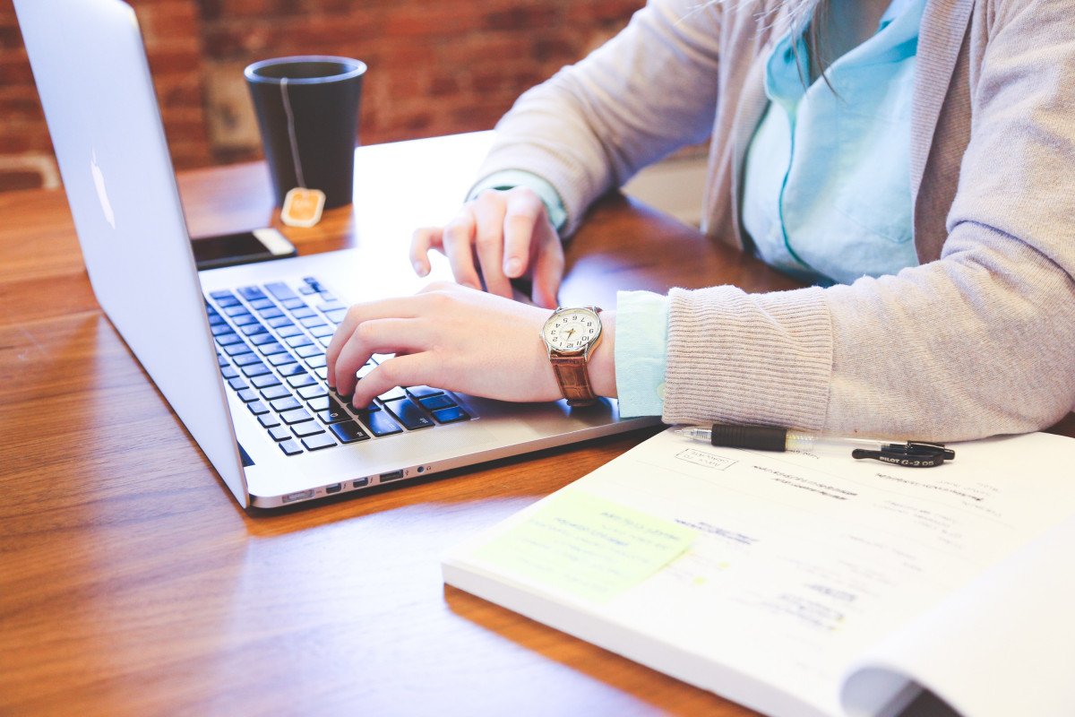 10 Best AI Content Creation Tools for 2025: Free & Paid Options for B2B Marketers